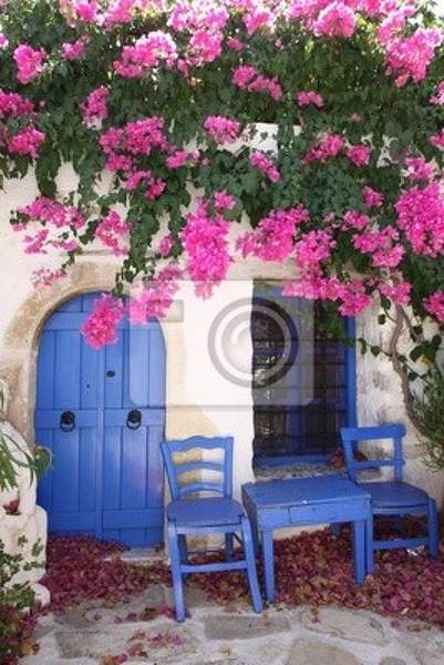 Фотообои с двориком и цветами на о.Крит