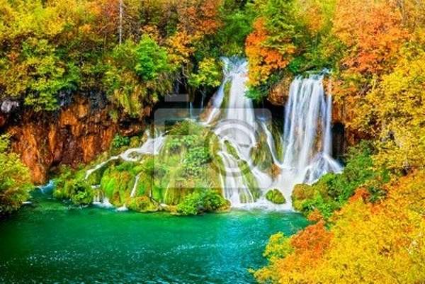 Фотообои с водопадом в осеннем лесу