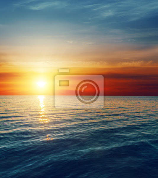 Фотообои с багровым закатом над морем