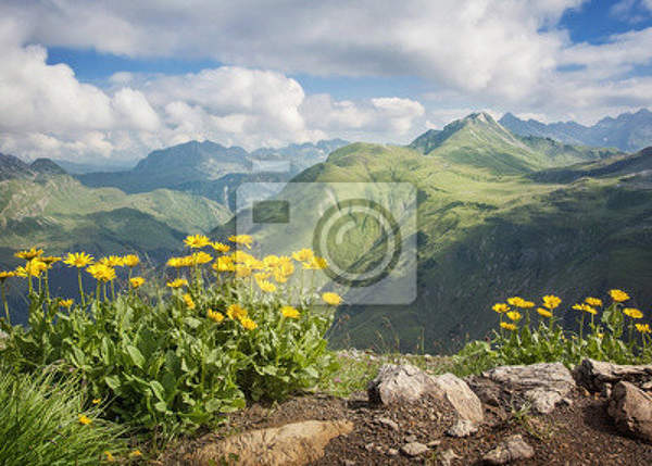 Фотообои на стену с горным пейзажем и облаками