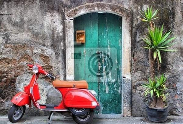 Фотообои - Красный скутер на улице
