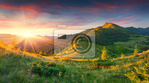 Фотообои с красивым горным пейзажем