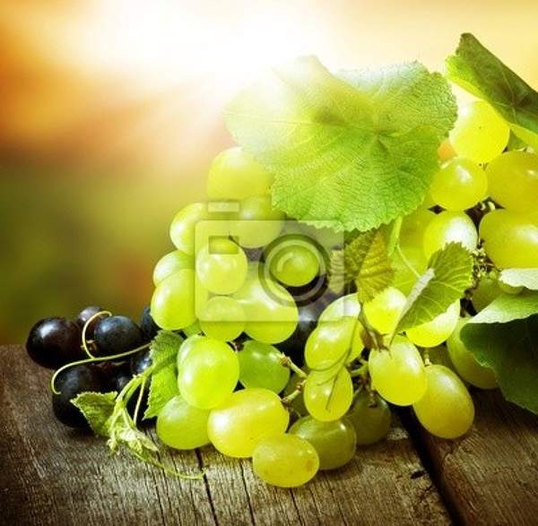 Фотообои - Виноград на столе