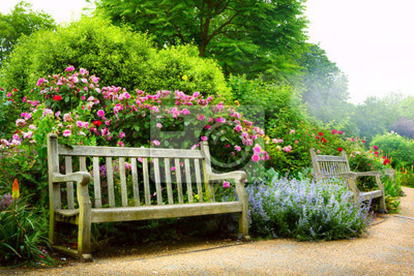 Фотообои "Скамейка и цветы в утреннем английском парке"