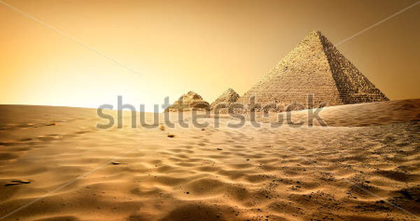 Фотообои с пирамидами в пустыне на закате