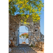 Фотообои на стену с каменными воротами в крепости