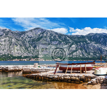 Фотообои - Лодка на фоне гор