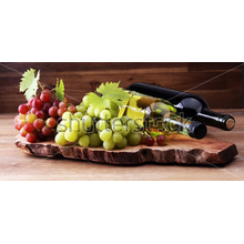 Фотообои с натюрмортом - Бутылка вина с виноградом