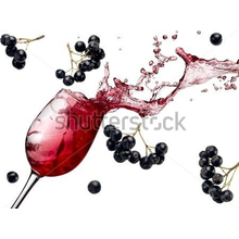 Фотообои с бокалом вина и виноградом на белом фоне