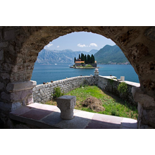 Фотообои - Окно-арка с видом на остров