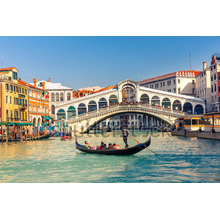Фотообои - Гондолы в районе моста Риальто в Венеции