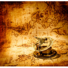 Винтажный компас и старая карта