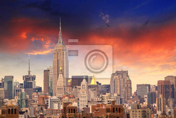 Фотообои с Нью-Йорком в красивых облаках артикул 10000123