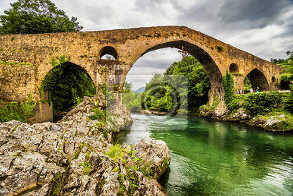 Фотообои с средневековым мостом над рекой артикул 10001100