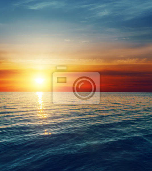 Фотообои с багровым закатом над морем артикул 10001217