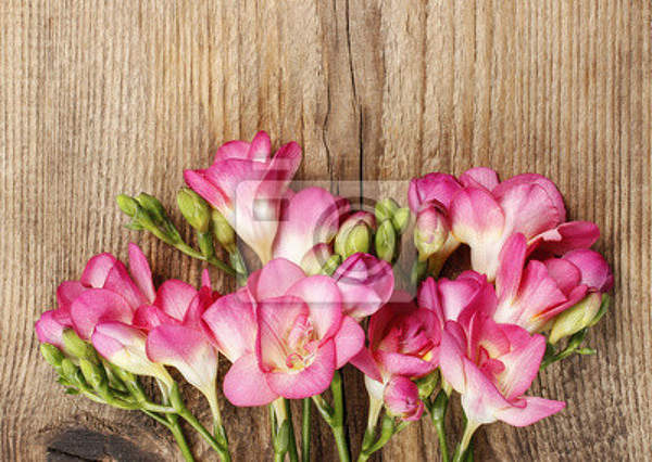 Фотообои с розовыми цветами на деревянном столе артикул 10002155