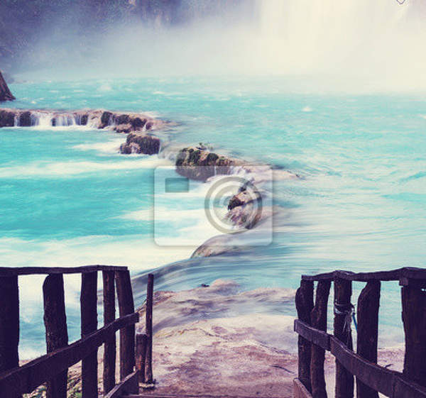 Фотообои - У водопада в Мехико артикул 10003677
