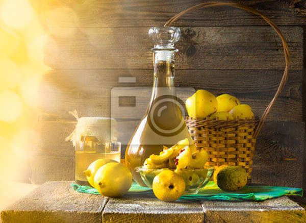 Фотообои - Бутыль алкоголя с нарезанными фруктами артикул 10003393