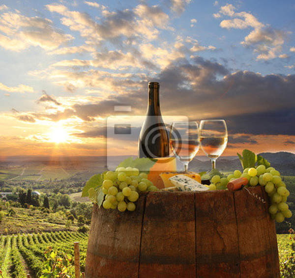 Фотообои - Бутылка вина и виноградники артикул 10004261