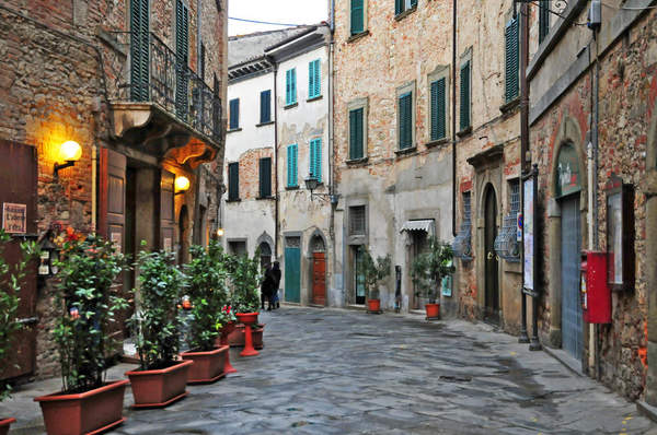Фотообои с городской улицей Тосканы артикул 10001888