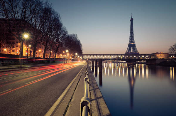 Набережная ночного Парижа — Фотообои на стену артикул 10000177