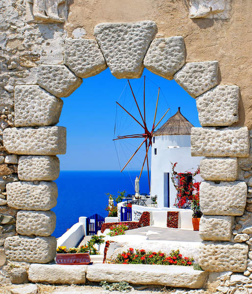 Ветряная мельница на острове Санторини, Греция (вид через арку) артикул 10008948