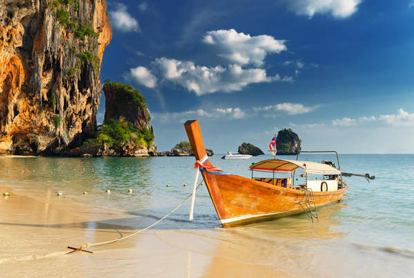 Фотообои с лодкой на пляже в Тайланде артикул 10009735