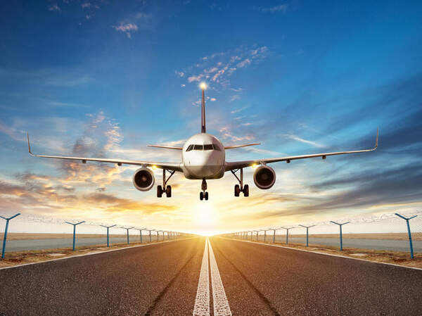 Самолет над взлетной полосой артикул 10012617