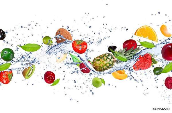 Фрукты с каплями воды на белом фоне. Обои для кухни артикул 10058483