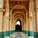 Арочный коридор (фотообои на стену)