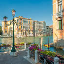 Фотообои с городским пейзажем и фонарем