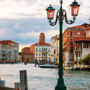 Фотообои — Фонарь на набережной