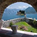 Фотообои - Окно-арка с видом на остров