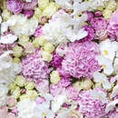 Композиция из орхидей и роз