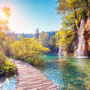 Фотообои с тропинкой и озером с видом на водопад