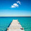 Деревянный пирс в море (обои с перспективой)