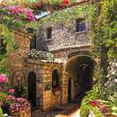 Красивый дворик старинного дома